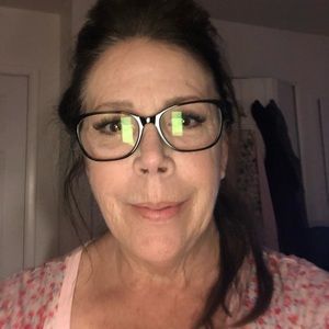 Meet your Posher, Debbie